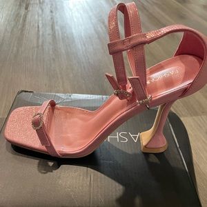 Fashionova never worn pink heels
